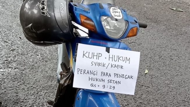 Tulisan di Motor Pelaku Bom Bunuh Diri Astana Anyar Disorot, Ada Stiker ISIS Tertempel