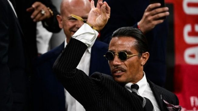 FIFA Selidiki Insiden Salt Bae Masuk Lapangan Saat Final Piala Dunia