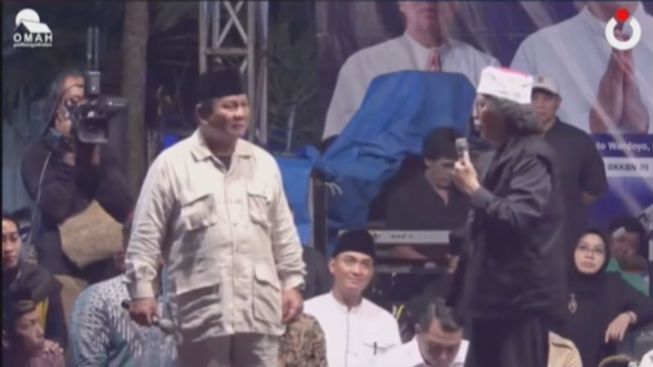 Cak Nun Roasting Prabowo Subianto : Harusnya Tak Usah Nyapres