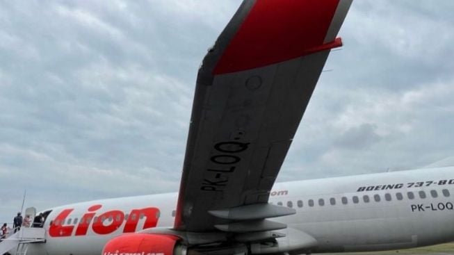 Detik-detik HP Meledak dan Terbakar Dalam Pesawat Lion Air, Penumpang Langsung Buka Pintu Darurat