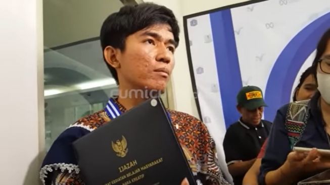 Tiko Akhirnya Lulus Setelah Kejar Paket B, Kini Berencana Buka Usaha Sambil Urus Sang Ibu