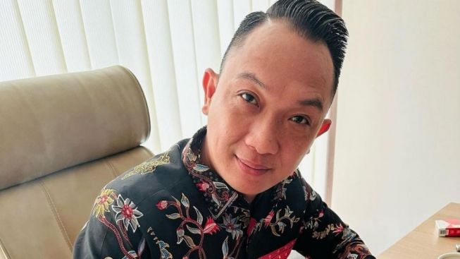 Jhon LBF Dan Baim Wong ke Rumah Bu Eny Dan Tiko, Sesumbar Bayari Listrik Selamanya