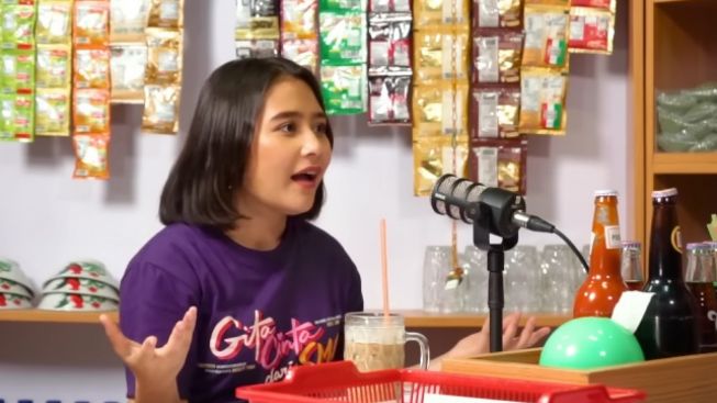 Kocak, Prilly Latuconsina Blak Blakan Beli Kondom Dikira Permen Karet: Bayangin Itu Aku Bayar Pakai Seragam SMP