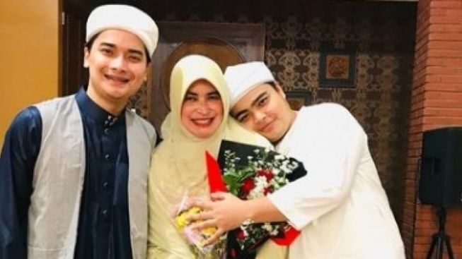 Nenek Alvin Faiz Emosi Sebut Umi Yuni Dibawa Kabur Orang : Dia Emang Nggak Benar