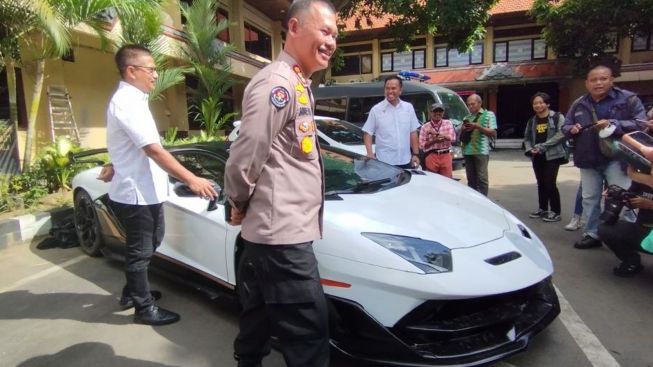 Bule Rusia di Bali yang Berani Pakai Lamborghini Plat Palsu Sekarang Kabur ke Dubai