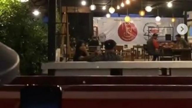 Jelang Pernikahan, Wanita Ini Viral Karena Kepergok Selingkuh Dengan Pria Lain