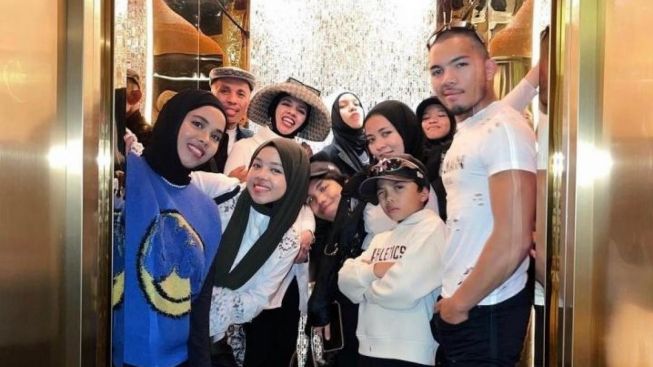 Keluarga Gen Halilintar Buka Puasa di Tempat Mewah di Dubai, Netizen Kepo