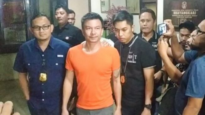 Kabar Mengejutkan! Jerry Aurum Mantan Suami Denada Diduga Bebas Dari Penjara
