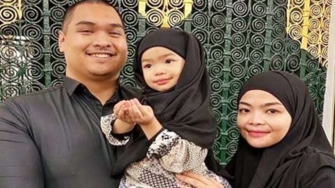 Netizen Kepo Sosok Istri Menpora Dito Ariotedjo, Ternyata Ini Sosoknya