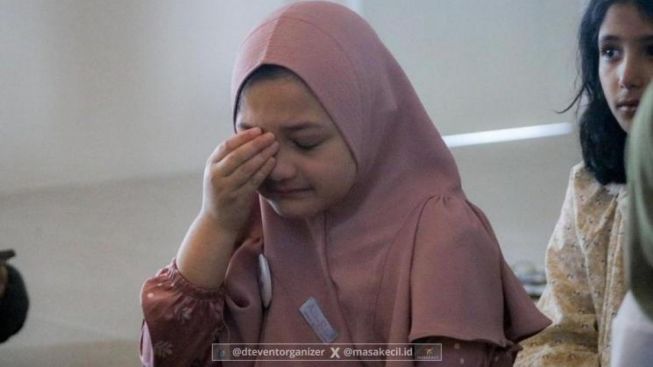 Arsy Hermansyah Nangis saat Pesantren Kilat, Netizen Beri Pujian: Lembut Banget Hati Kamu