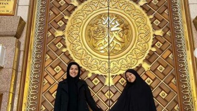 Baca Al-Quran, Nikita Mirzani Doakan Anaknya Dihukum Karena Fitnah Ibunya