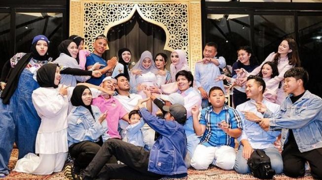 Keluarga Halilintar Akhirnya Hadir saat Gender Reveal Cucu Kedua, Anang Hermansyah: Langka Sih