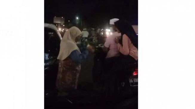 Viral Video Pengemis Bayar Cicilan di Pinggir Jalan