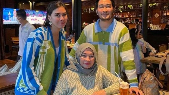 Ibunda Jeje Govinda Bagi Foto Momen Bersama Syahnaz Sadiqah dan Mama Amy