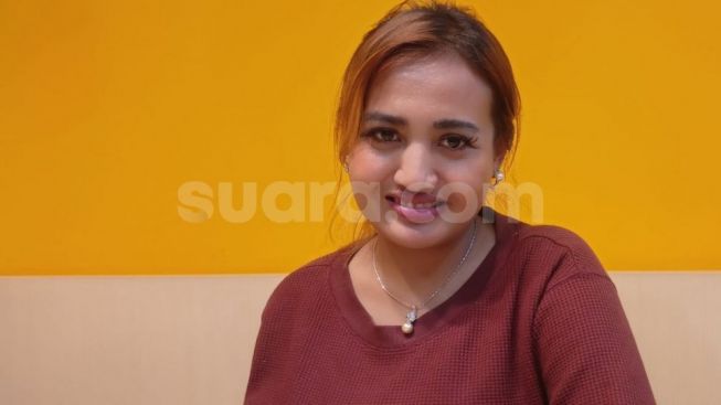 Lina Mukherjee Pamer Pernah Cicipi Suami Orang Sampai Brondong