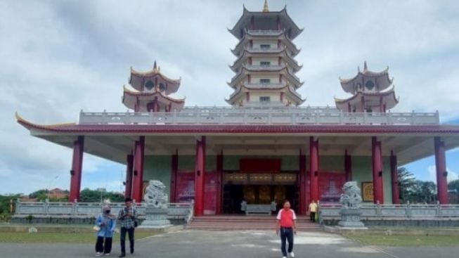 Pagoda Tertinggi di Indonesia Diresmikan