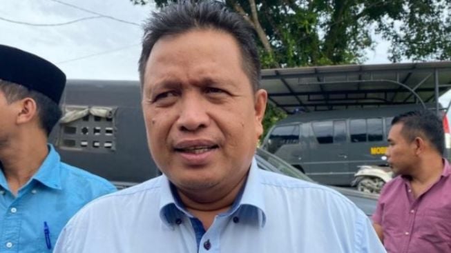 Diperiksa 6 Jam Sebagai Tersangka, Bupati Muna Rusman Emba Tidak Ditahan KPK