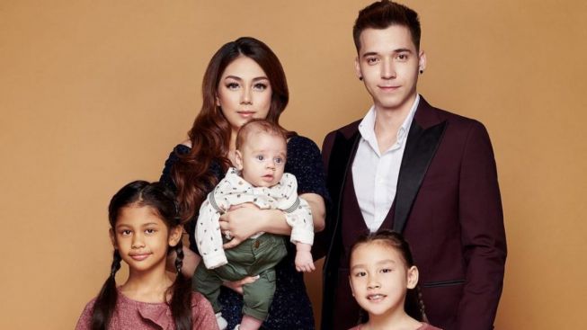 Celine Evangelista Ngaku Selalu Ada Buat Anak-anaknya, Sindir Stefan William?