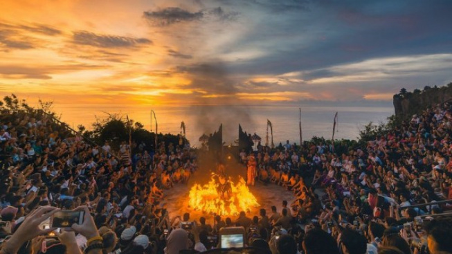 Ini 6 Properti yang Wajib Disiapkan Sebelum Pertunjukan Tari Kecak