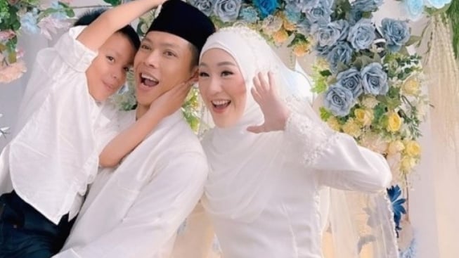 5 Fakta Pernikahan Larissa Chou, Nikah Muda Hingga Dijodohkan