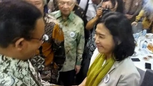 Senyum Veronica Tan Mantan Istri Ahok Sambut Anies Baswedan: Ini Ibu Saya Pak Anies