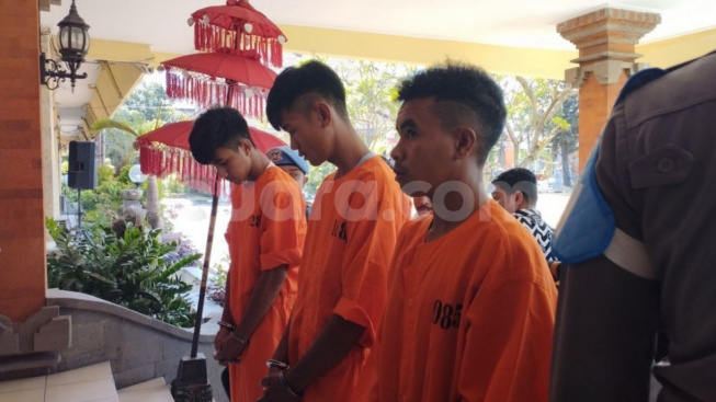 Setelah Setubuhi Rekan Perempuan Beramai-ramai, Para Pelaku Ini Hanya Menunduk