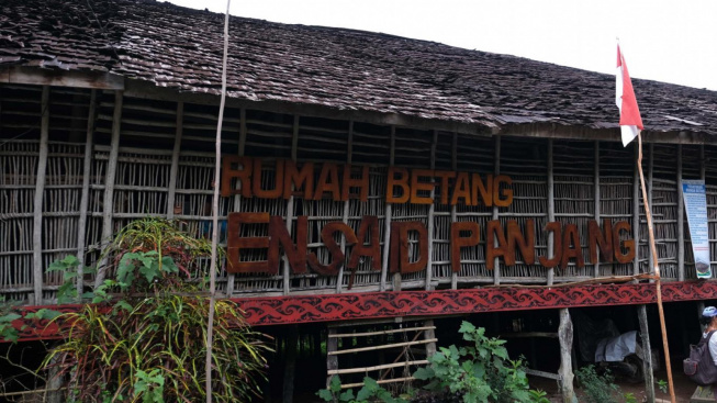Keunikan Rumah Bentang Ensaid Panjang, Dihuni 33 Kepala Keluarga