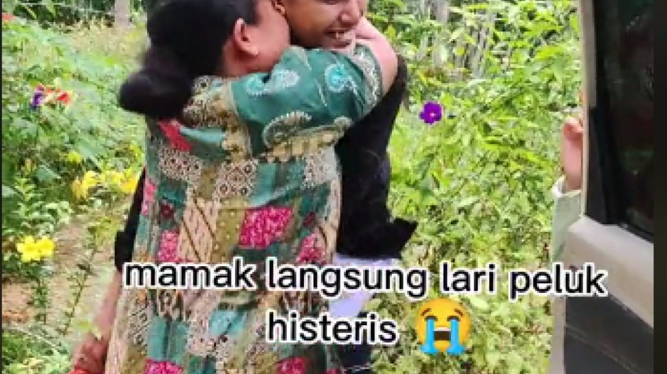 Mengharukan Momen Anak Rantau Yang Bertemu Ibu Setelah Sekian Lama