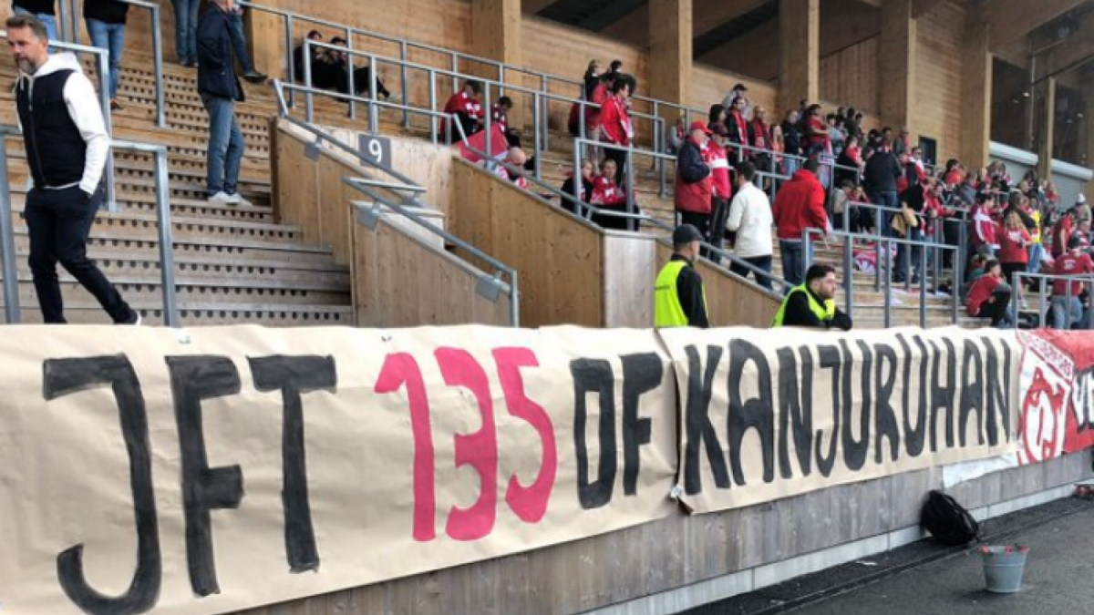 suporter asing [Twitter.com/tribunmelawan]