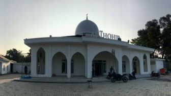 Curhat Ditolak Masuk Masjid Erick Thohir karena Tidak Memakai Hijab, Wanita Ini Kena Semprot Netizen: Taat Aturan Harusnya