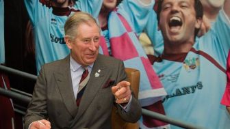 Pemimpin Baru Kerajaan Inggris, Raja Charles III yang Jadi Fans Klub Gurem