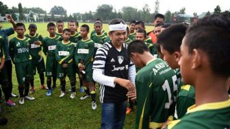 Kala Dedi Mulyadi Dibuat Kagum dengan Kisah Mertua Bobotoh, Menantu Jakmania Tapi Adem