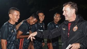 Persib vs Persija: Thomas Doll Lebih Berpengalaman Lawan Pelatih Spanyol, Luis Milla?