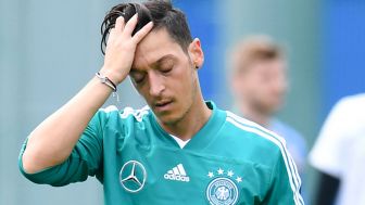 Jadi Pemain Top, 3 Pesepak Bola Ini Malah Durhaka Dengan Orang Tua, Ozil Salah Satunya