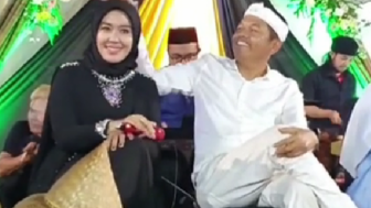 Elus-elus Kepala Biduan Gita KDI, Dedi Mulyadi Didoakan Berjodoh, Netizen: Bukan Muhrim, Pegang-pegang
