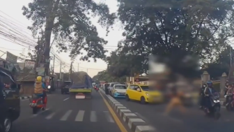 Viral Wanita Bugil Adang Mobil di Parung, Netizen Malah Heboh Minta Link Video