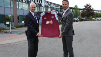 Keren! Aston Villa Sumbang Hasil Penjualan Jersey ke Badan Amal