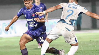 PSIS Dipecundangi Persita, Gilbert Aguis Salahkan Kondisi Lapangan