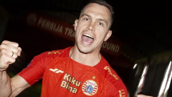 Kece! Penampakan Maciej Gajos Kenakan Jersey Persija, Kapan Diperkenalkan?