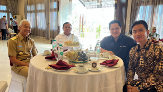 Erick Thohir Sarapan dengan Ganjar dan Prabowo, Gibran Semringah, Warganet: 2 Pasang Capres dan Cawapres