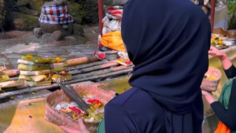 Deretan Aksi Kontroversial Oklin Fia: Video Tak Senonoh hingga Jalani Ritual Agama Lain Pakai Hijab