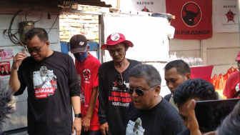 1000 Aktivis Sayap PDI P Door to Door di Kecamatan Senen, Ketum Repdem: Ganjar yang Layak Lanjutkan Jokowi