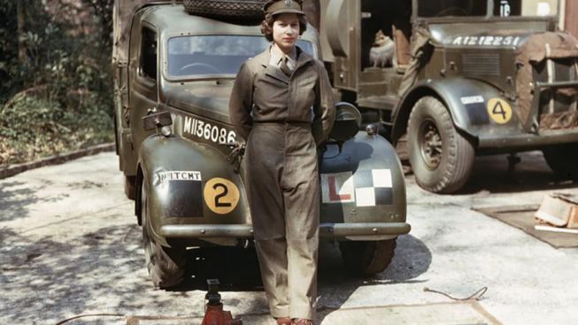 Potret Ratu Elizabeth Muda Saat Jadi Tentara dan Mekanik di Perang Dunia II