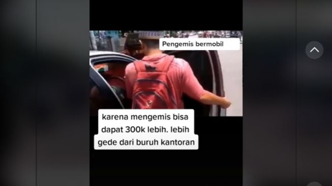 Viral Video Pengemis Kepergok Pulang 'Kerja' Naik Mobil Mewah, Marah saat Ditegur Warga