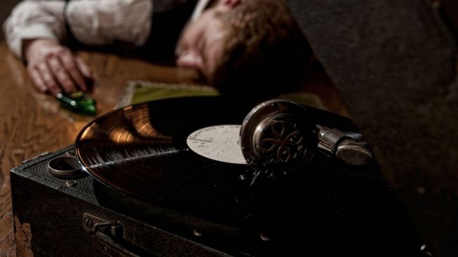 Cek Fakta: Banyak Orang Bunuh Diri Usai Dengarkan Lagu Gloomy Sunday, Makan Korban Jiwa Puluhan Orang