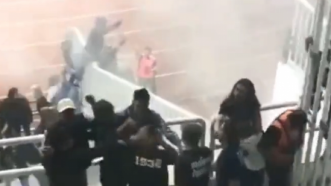 Buntut Rusuh Suporter di Stadion Jatidiri, Persib dan PSIS Dihukum FIFA, Benarkah?
