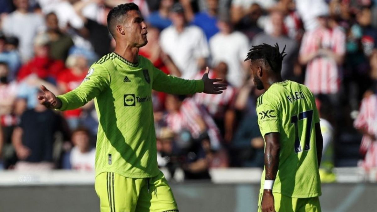 Cristiano Ronaldo pemain Manchester United melakukan wawancara ekslusif dikala timnya bertanding. [FOTO: Suara.com AFP /IAN KINGTON]