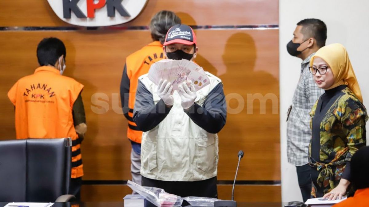 KPK OTT Pejabat Mahkamah Agung dalam kasus dugaan suap perkara. [Foto Istimewa / Suara.com/Alfian Winanto]