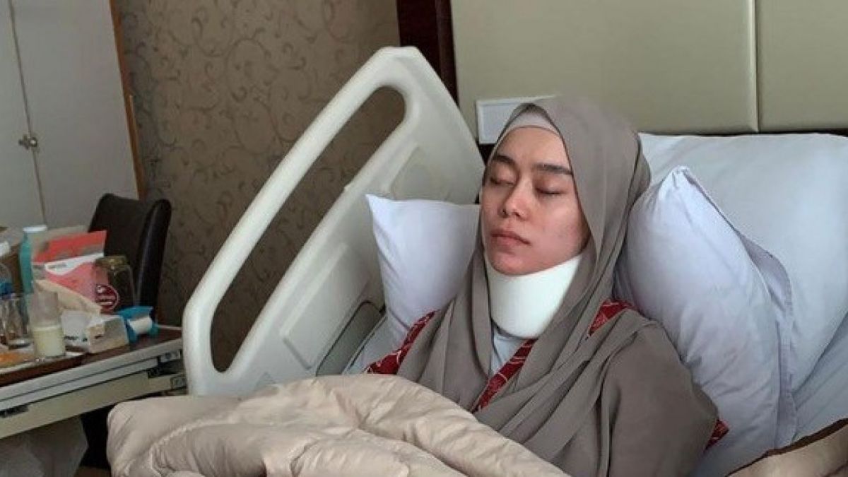 Kondisi Lesti Kejora yang dirawat di rumah sakit usai mengalami dugaan KDRT oleh Rizky Billar. [Foto Istimewa]