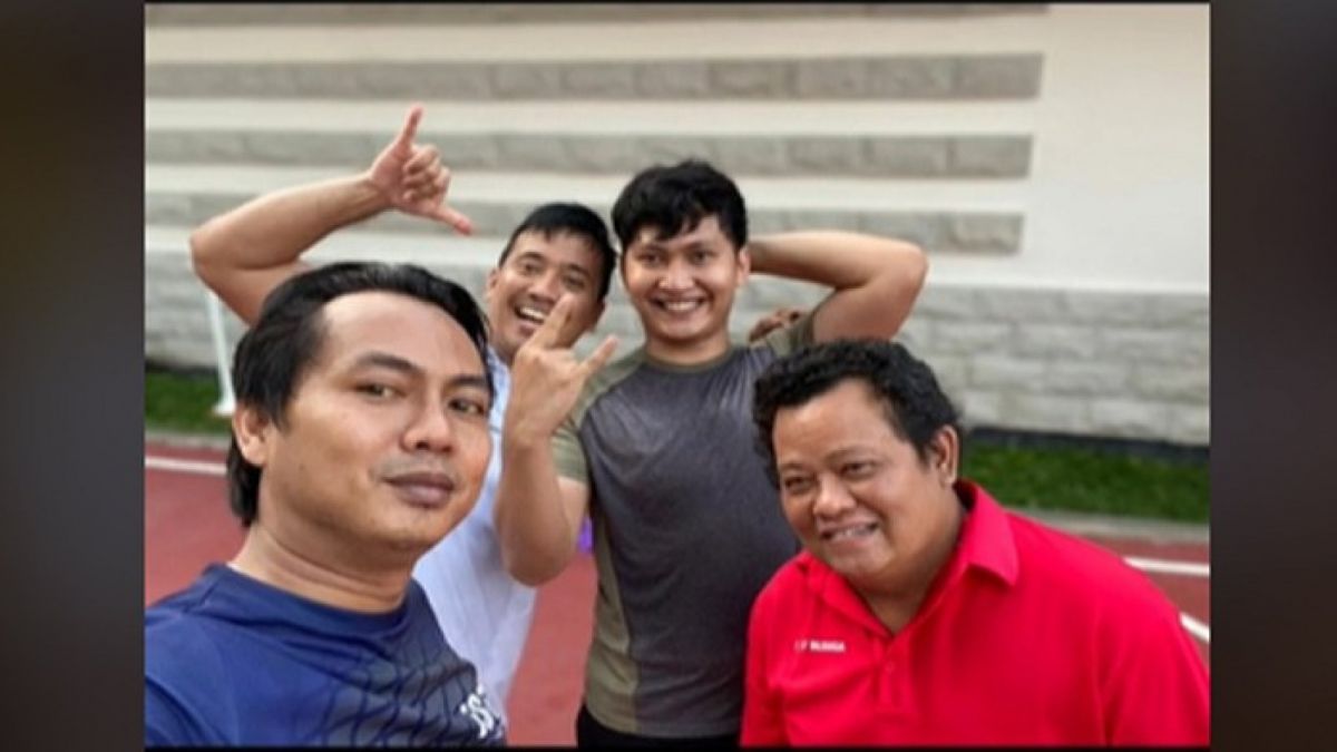 Foto kolase dalam akun video Tiktok yang viral memperlihatkan kebahagian Ferdy Sambo, Brigadir J dan yang lainnya. [Foto Istimewa / Tangkapan Layar Tiktok]